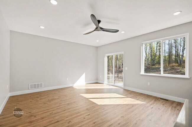 Building Photo - NEW CONSTRUCTION HOME WITH A 4 CAR GARAGE!!