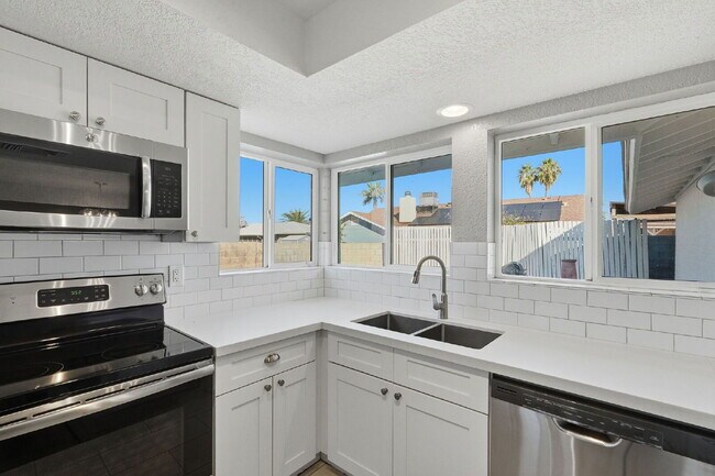 Building Photo - 1056 S Lazona Dr