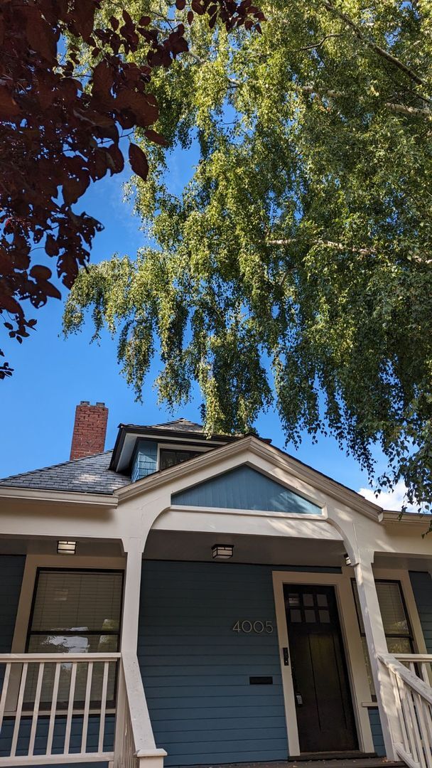 Building Photo - Charming 3-Bedroom, 2-Bathroom Home in a P...