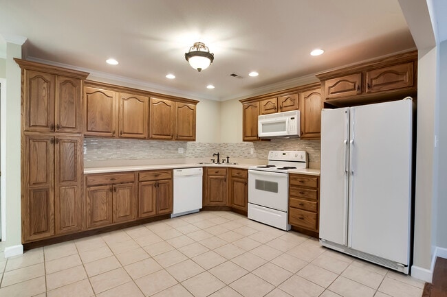 Building Photo - 540 Battlecreek Way