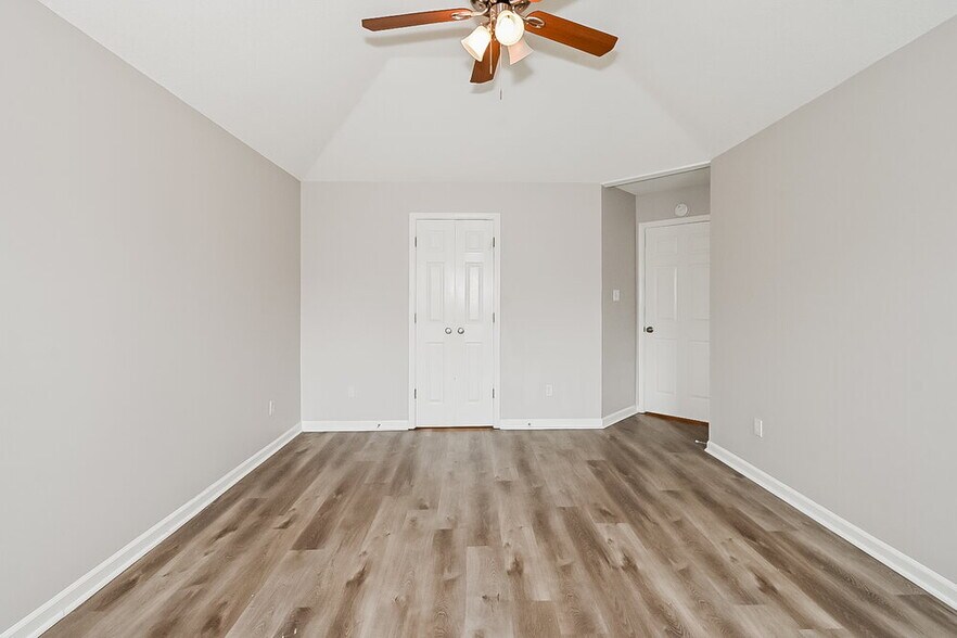 Building Photo - 1483 S Goodlett Grove Cove
