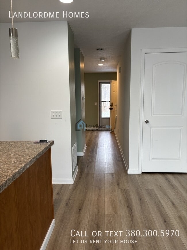 Building Photo - 8737 Cicada St