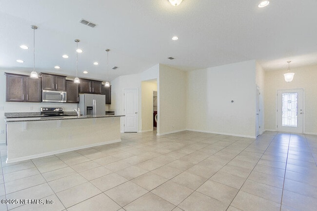 Building Photo - 95241 Tanglewood Dr