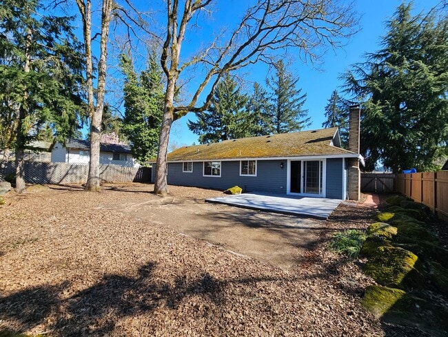 Building Photo - Roomy Ranch in Gladstone