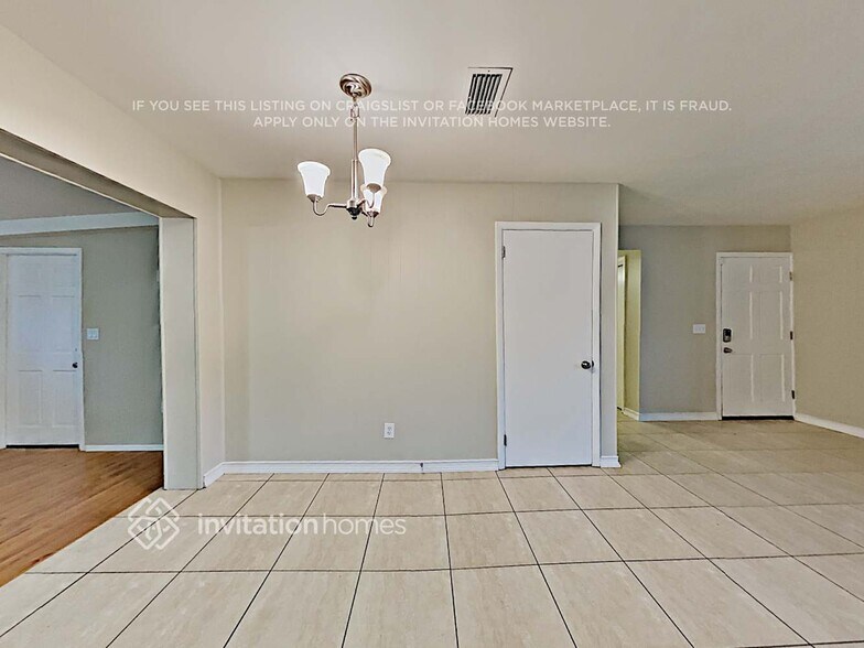 Building Photo - 907 Skyview Dr