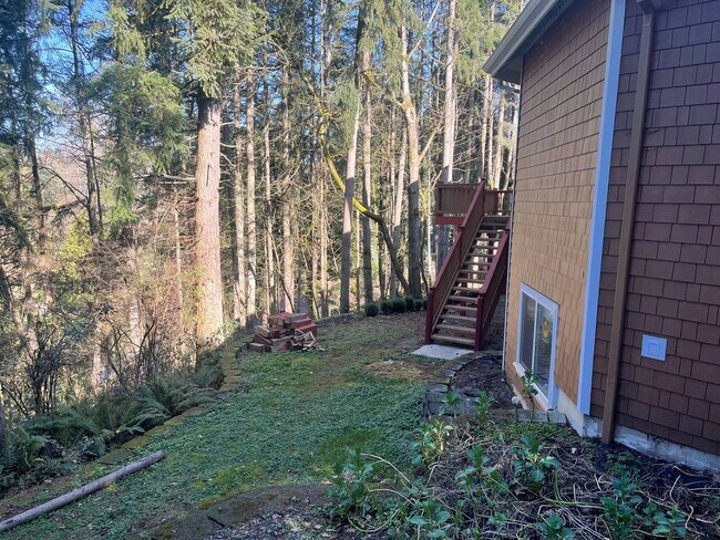 Building Photo - Gorgeous custom built home