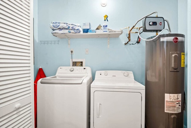 Building Photo - 165 Beach View