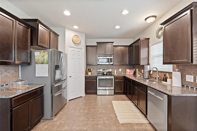 Building Photo - 5516 Pinery Dr