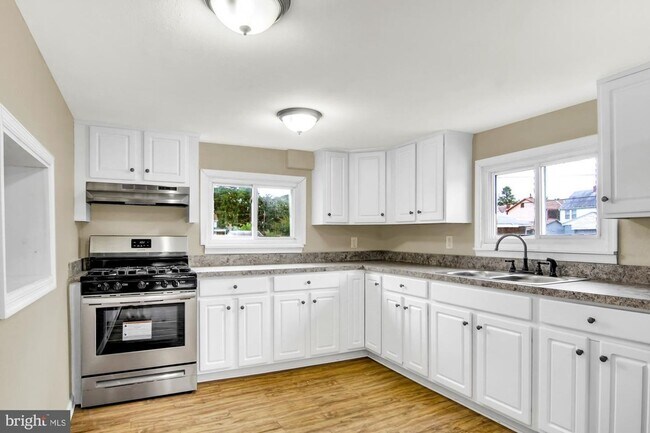 Building Photo - Charming 3 bedroom Home Located in CD East Schools Oberlin area
