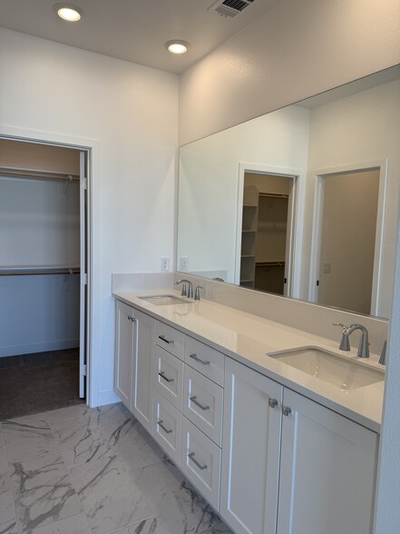 Building Photo - 26849 Laurel Mountain Loop