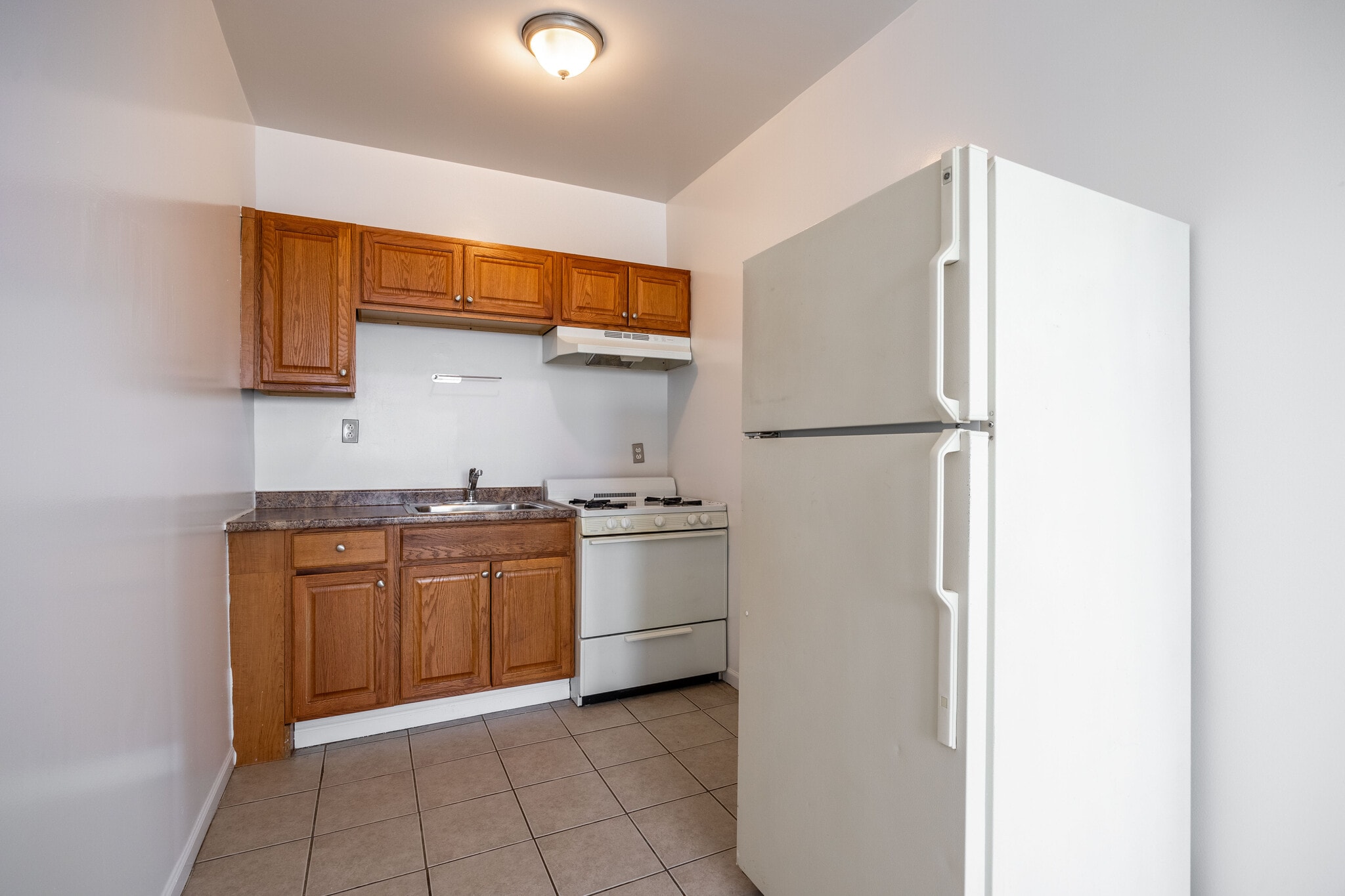 Building Photo - 2704 N Sawyer Ave