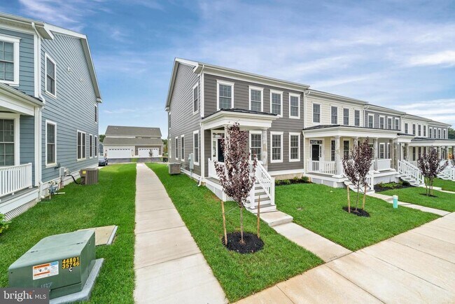 Building Photo - 851 Mapleton Ave