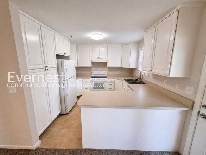 Building Photo - 701 Vineland Ct