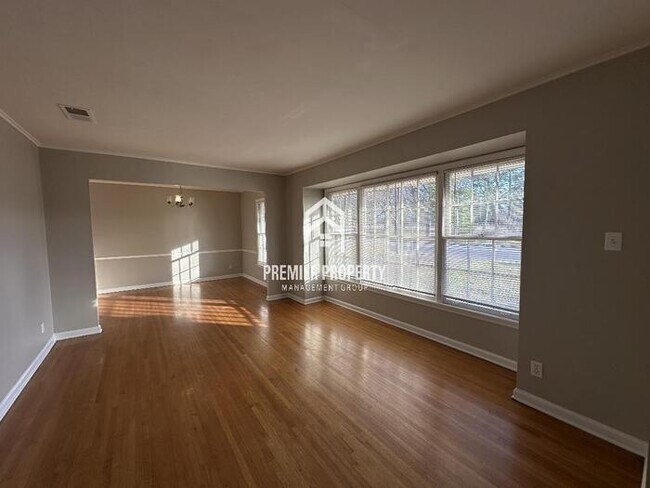 Building Photo - 5560 Cottonwood Rd