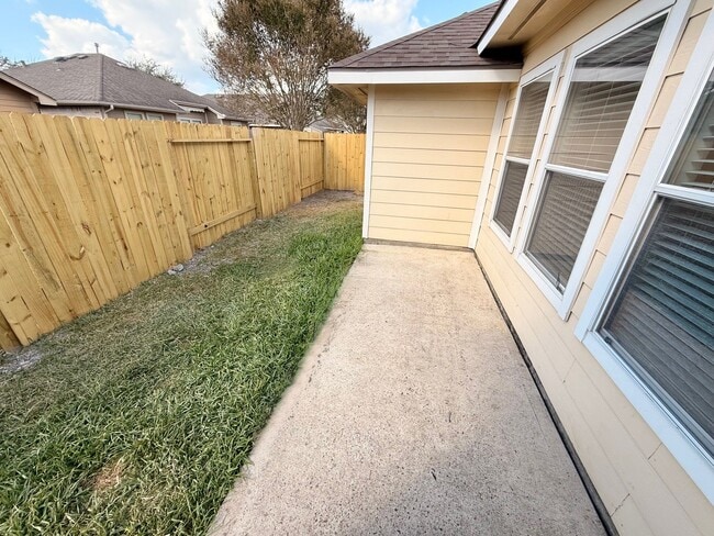 Building Photo - 15107 Summer Sunset Dr
