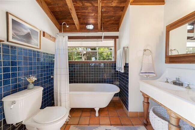 Building Photo - Beautiful Lincoln Heights Retreat W/ Chef’s Kitchen & Expansive Deck
