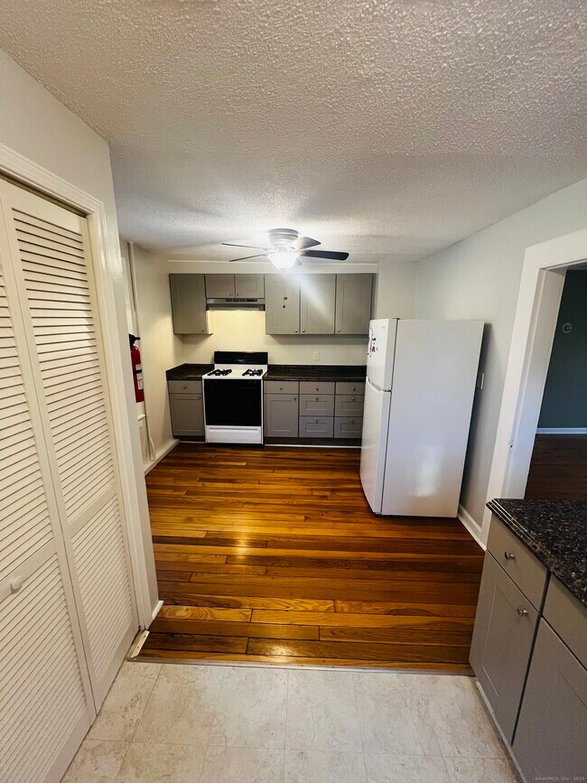 Building Photo - 20 Lee Ave