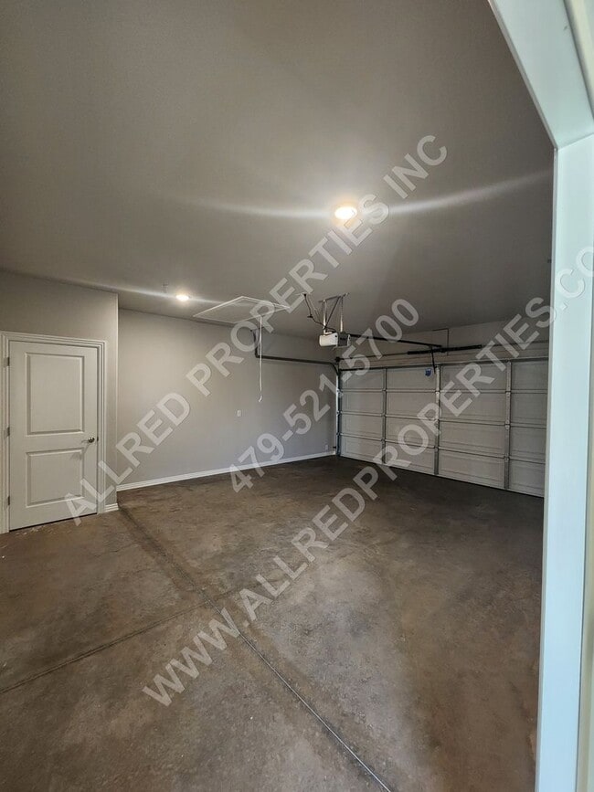 Building Photo - POIGAI ESTATES: BRAND NEW