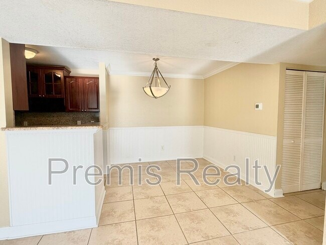 Building Photo - 455 Alt 19
