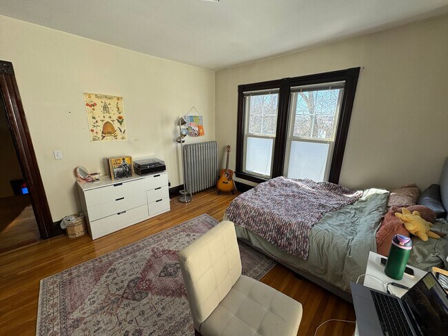 Building Photo - 211-213 Holland Street