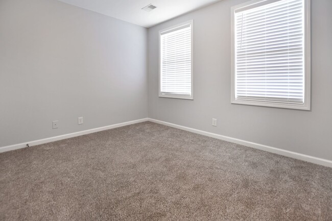 Building Photo - Pet Friendly Four Bedroom!