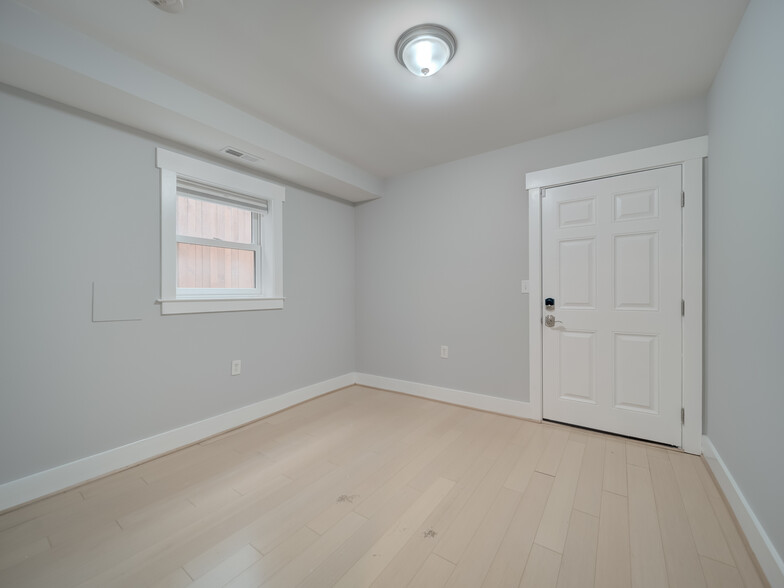 Building Photo - 1022 Park Rd NW