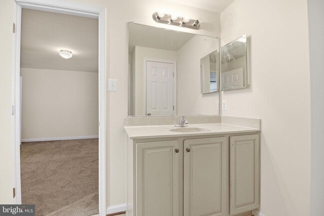 Building Photo - 950 Grouse Pointe Dr