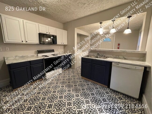 Building Photo - 3 bed home for rent Oakland Drive, Kalamazoo!