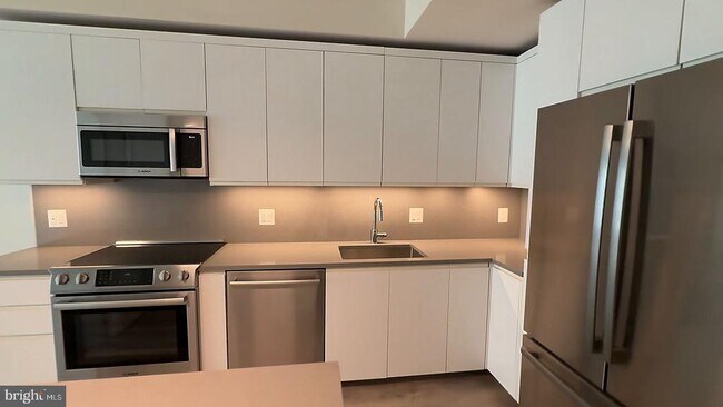 Building Photo - 1331 Maryland Ave SW