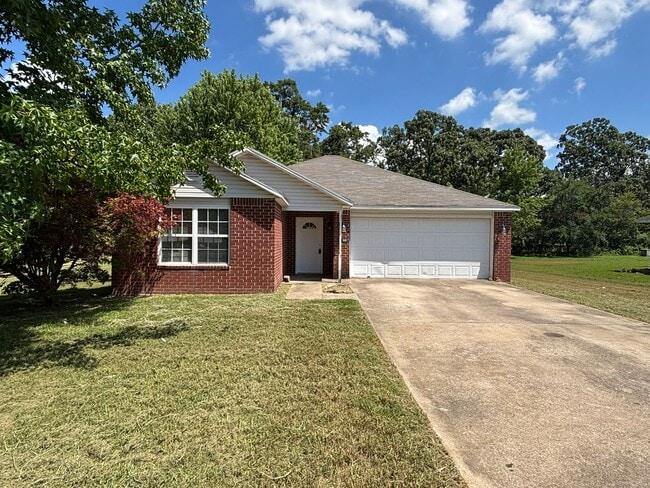 Building Photo - 3-Bedroom, 2-Bathroom Single Family Home i...