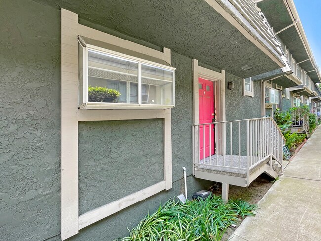 Building Photo - 379 N Mentor Ave