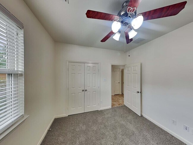 Building Photo - 17247 Marquette Point Ln