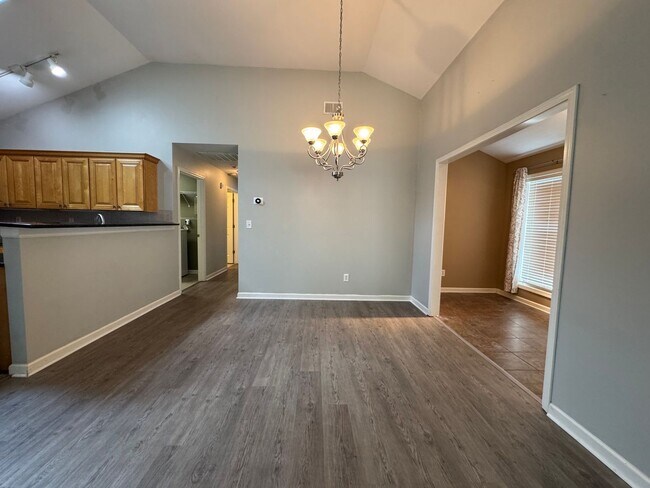 Building Photo - Cozy 2/2 House in Cartersville- $1,695