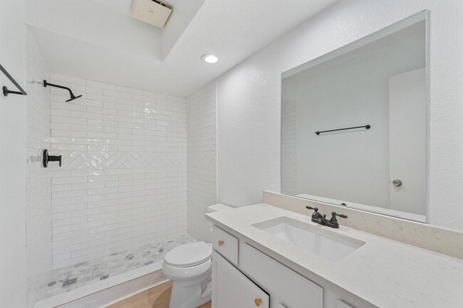 Building Photo - 3223 Deer Valley Dr