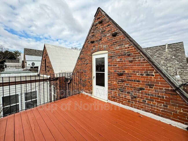 Building Photo - 4412 Volta Pl NW