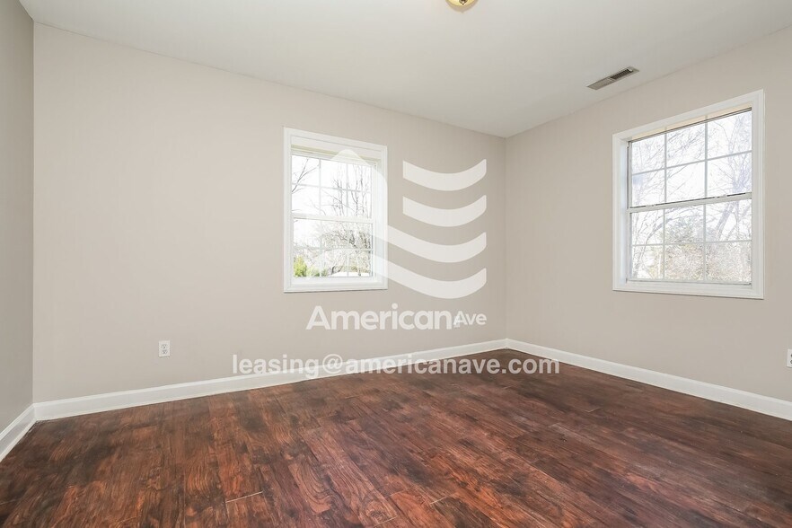 Building Photo - 802 Abington Dr