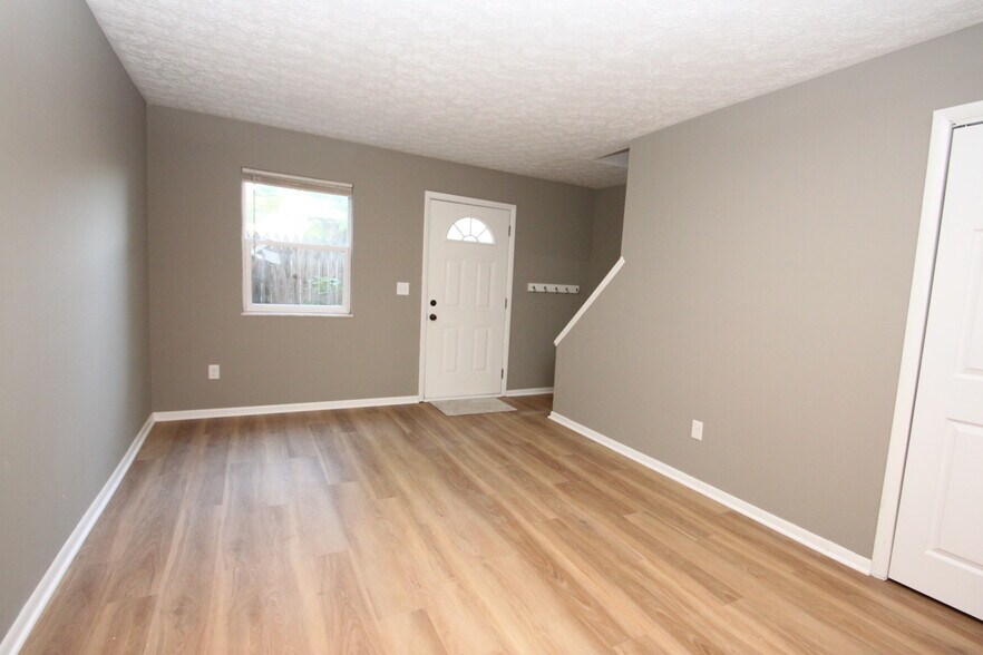 Building Photo - 315 Forest St