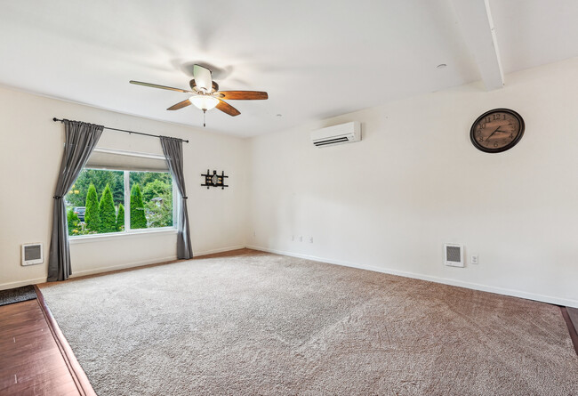 Large livingroom window with view of community park - 9306 208th Ave E