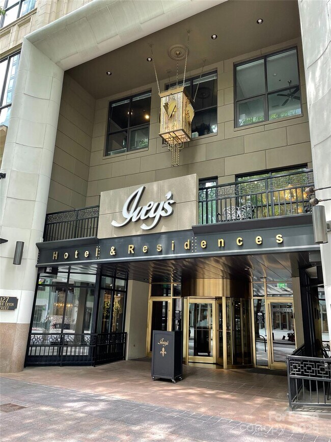 Building Photo - 127 N Tryon St