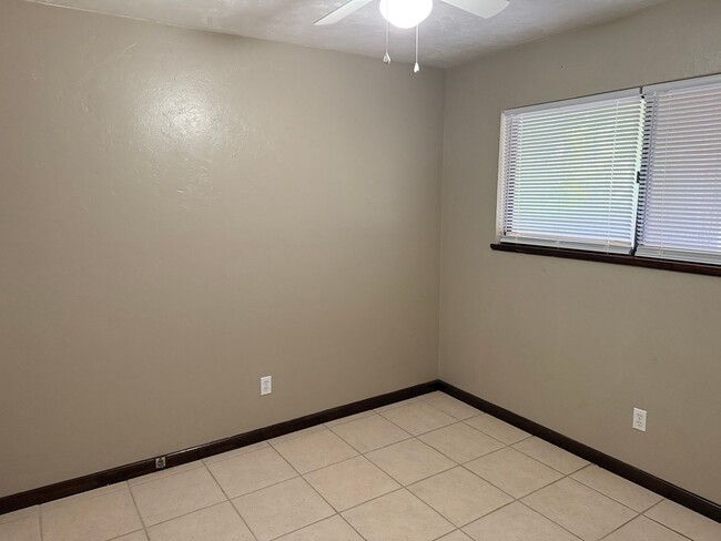 Building Photo - 3743 Donovan Dr