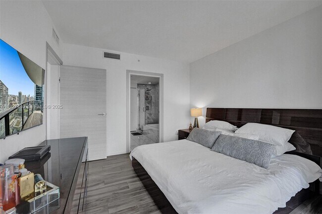 Building Photo - 801 S Miami Ave