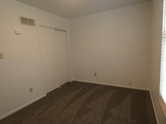 Building Photo - 5901 Creek View Dr