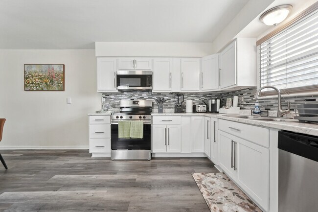 Building Photo - 214 Bridgefield Pl