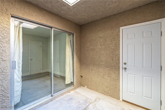 Building Photo - 832 Mantis Way