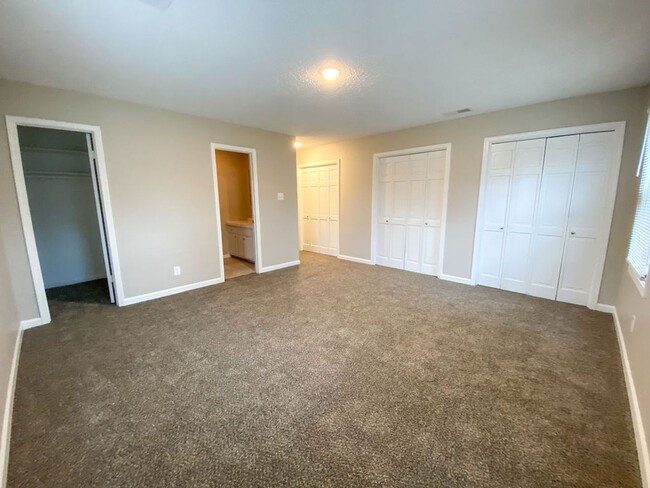 Building Photo - 3 bed 2 bath home recently renovated in Be...