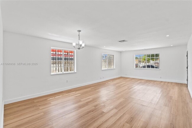 Building Photo - 361 E 39th St