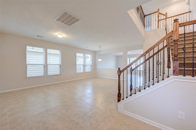 Building Photo - 15910 Copper Oak Ln