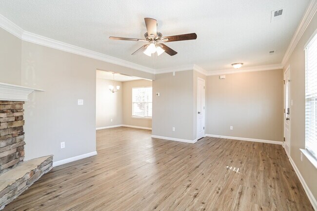 Building Photo - 230 Amir Cir