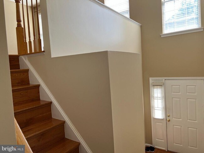 Building Photo - 8818 Royal Doulton Ln