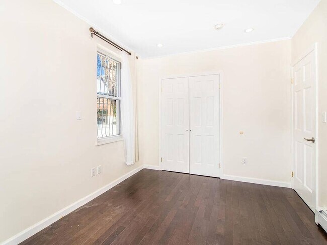 Building Photo - 1141 Pugsley Ave